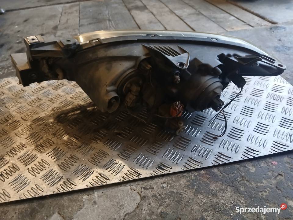 Lampa prawa przednia Mazda 3 I BK EU 0306r małopolskie Radłów