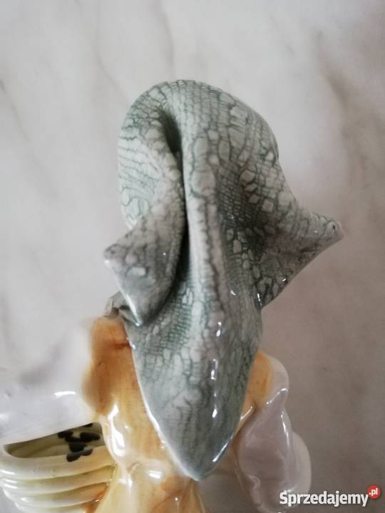 Figurka porcelanowa Kobieta w chuście z koszem Gorlice sprzedam