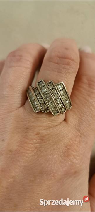 Pierścionek srebrny z cyrkoniami