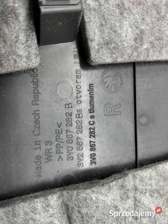 OSŁONA SŁUPKA B PRAWA CZARNA 3V Skoda Superb III Rok produkcji 2019