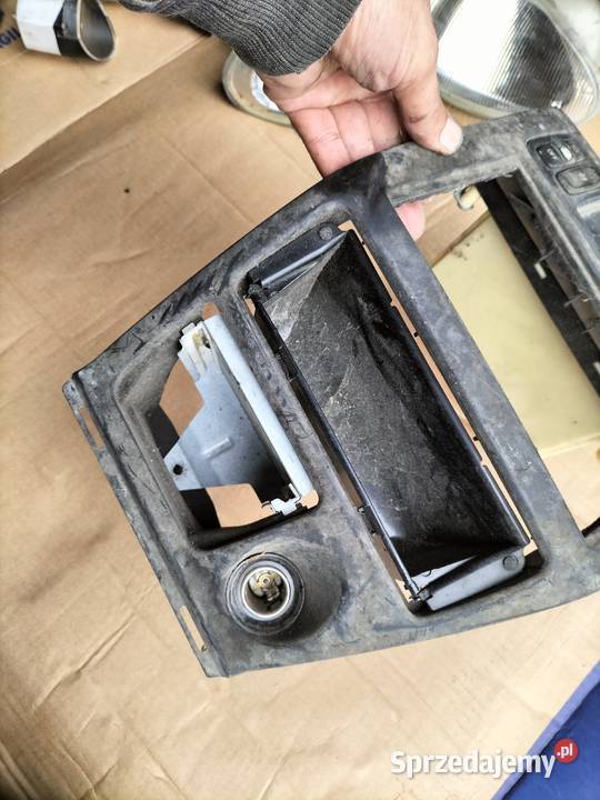 ŚRODKOWA KRATKA PANEL NAWIEWU Mitsubishi Galant Wyposażenie wnętrza Kamień-Kolonia