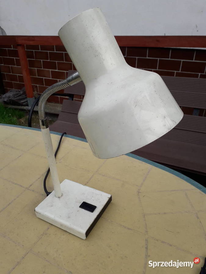 Stara lampa biurkowa model 99 autorstwa Herberta Warszawa