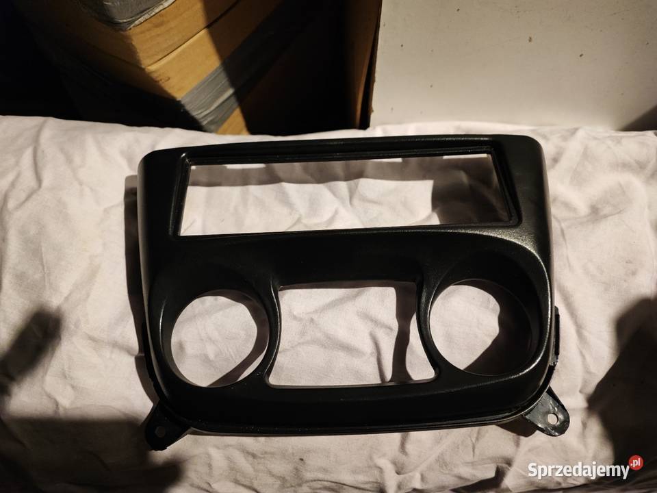 Ramka zaślepka do Nissana Almera n16 Sośnie