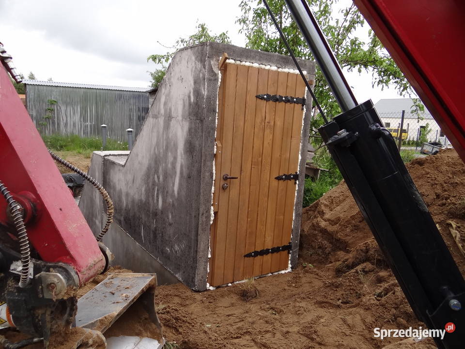 Schody betonowe do piwnicy betonowej kotłowni mazowieckie Wierzbica