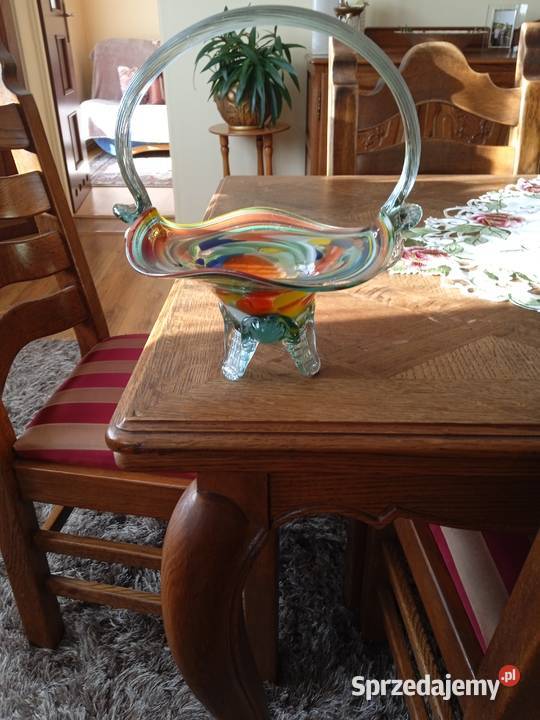 Koszyk ze szkła kolorowego