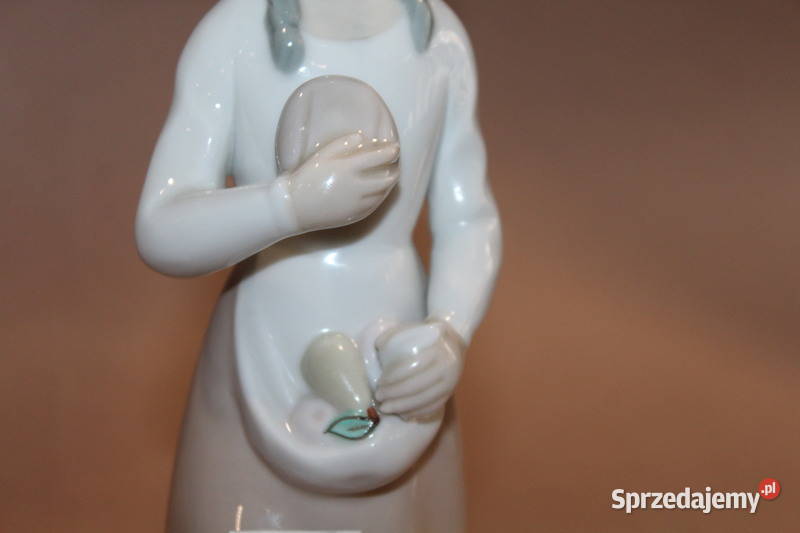 Figurka kobiety z gruszkami Casades 895 Szczecin