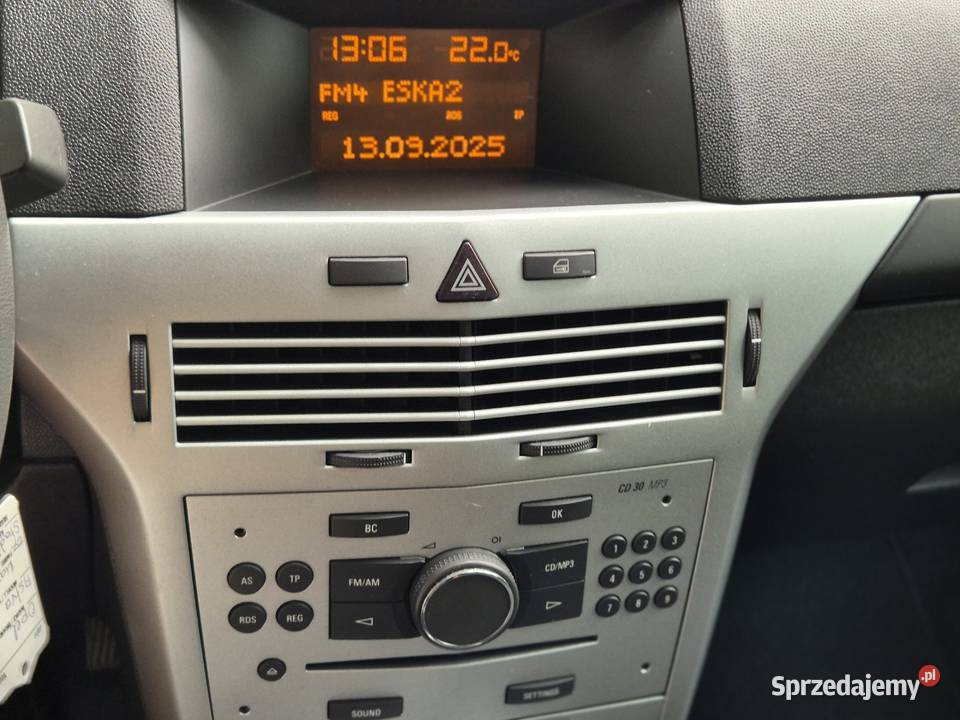 OPEL ASTRA H KOMBI 16 16v 200910 radio Haczów sprzedam