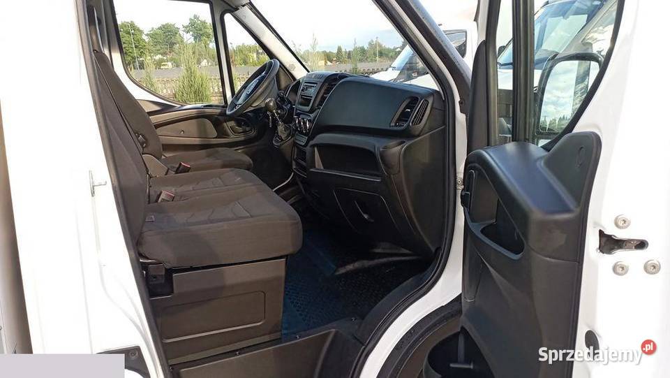 Iveco DAILY 35C15 30TDI 150 KONTENER DRZWI diesel świętokrzyskie Borzykowa