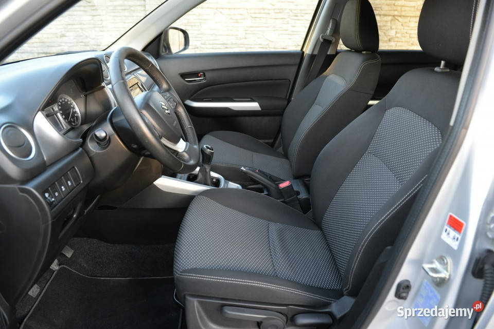 Suzuki Vitara 16 120 Niski przebieg LED Navi nieuszkodzony Dąbrowa Górnicza