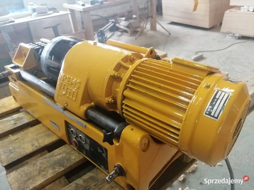 Półautomatyczna maszyna do nacinania gwintów Rawa Mazowiecka