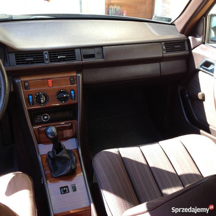 Mercedes W124 250D sedan 1988r wąska listwa gniazdo USB Legnica