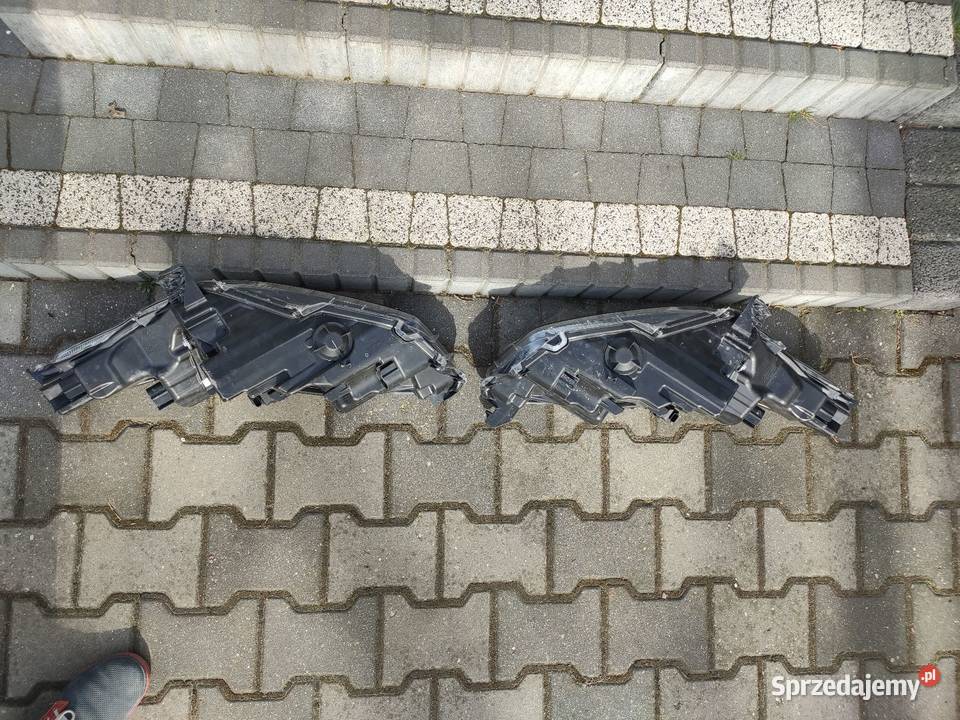 Lampa przód Yaris IV 4