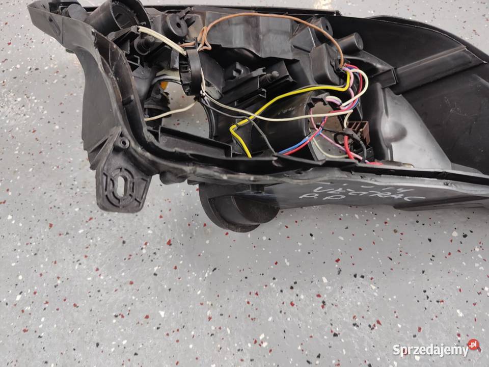 Prawa obudowa reflektora Opel Vectra C Lift h7 Kielcza