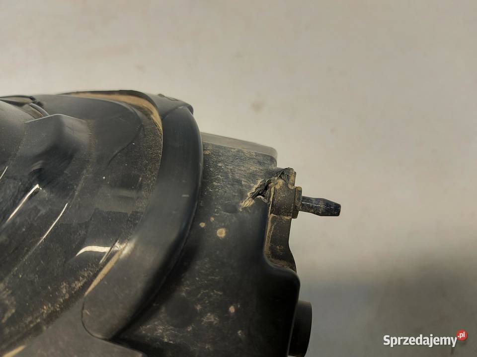 TESLA MODEL Y 2023r Lampa przód LED prawa UK RHD Lampy przednie