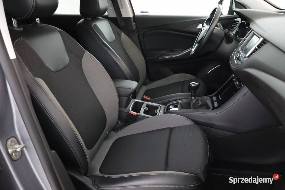 Opel Grandland 12 Turbo srebrny Zabrze