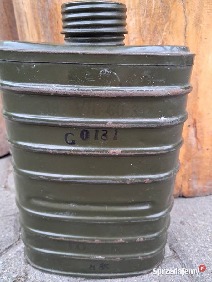 Stary filtropochłaniacz do maski przeciwgazowej Świecie