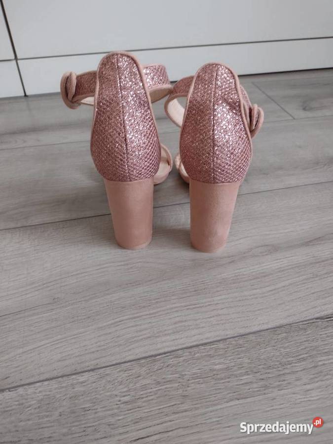 Sandały na obcasie słupek różowe błyszczące r40 26cm Puławy