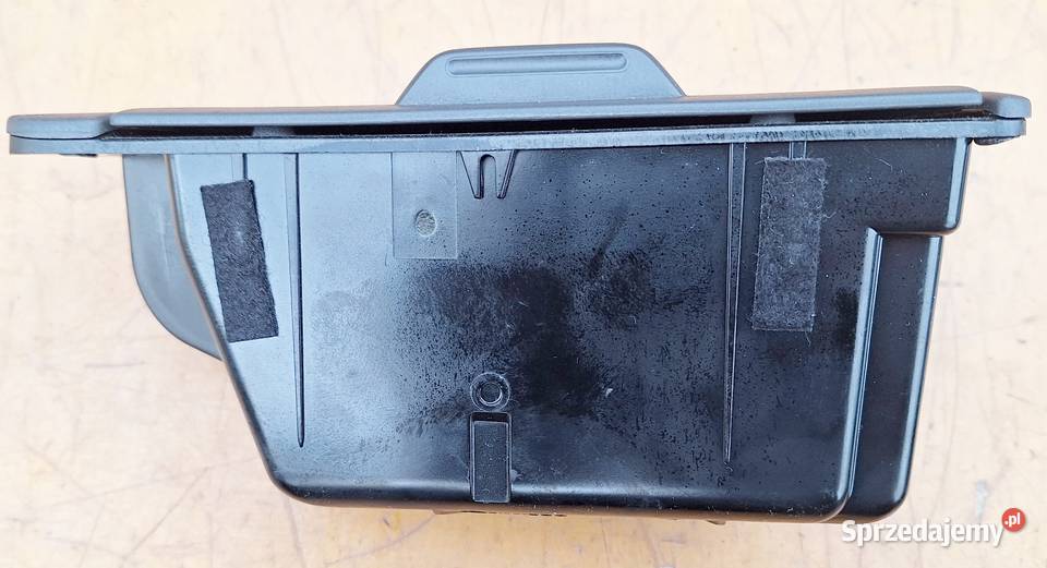 VW GOLF V 5 POPIELNICZKA BOCZKA TYŁ 1K3857309A osobowe Radom