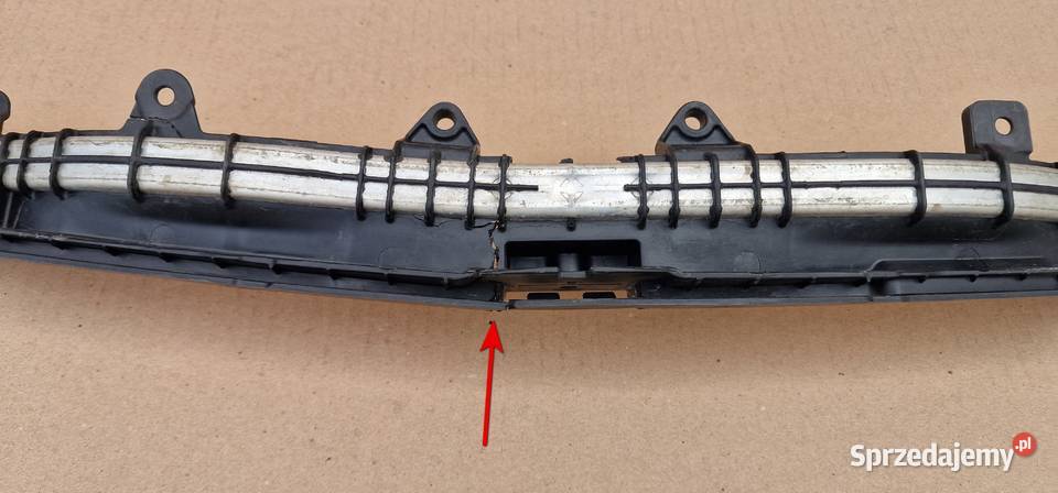 MERCEDES CKLASA W205 WZMOCNIENIE PAS PRZEDNI