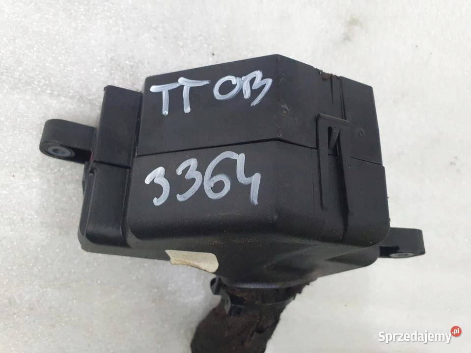 SKRZYNKA BEZPIECZNIKÓW AUDI TT 8J