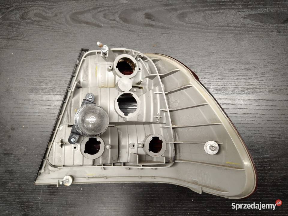 Bmw e46 sedan tylna lewa lampa Lif depo Aleksandrów Łódzki