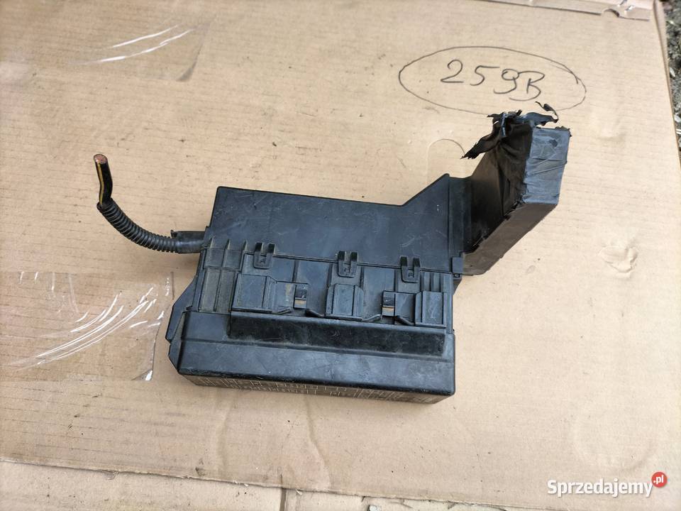 NISSAN PRIMERA P12 SKRZYNKA BEZPIECZNIKÓW osobowe Kamień-Kolonia sprzedam