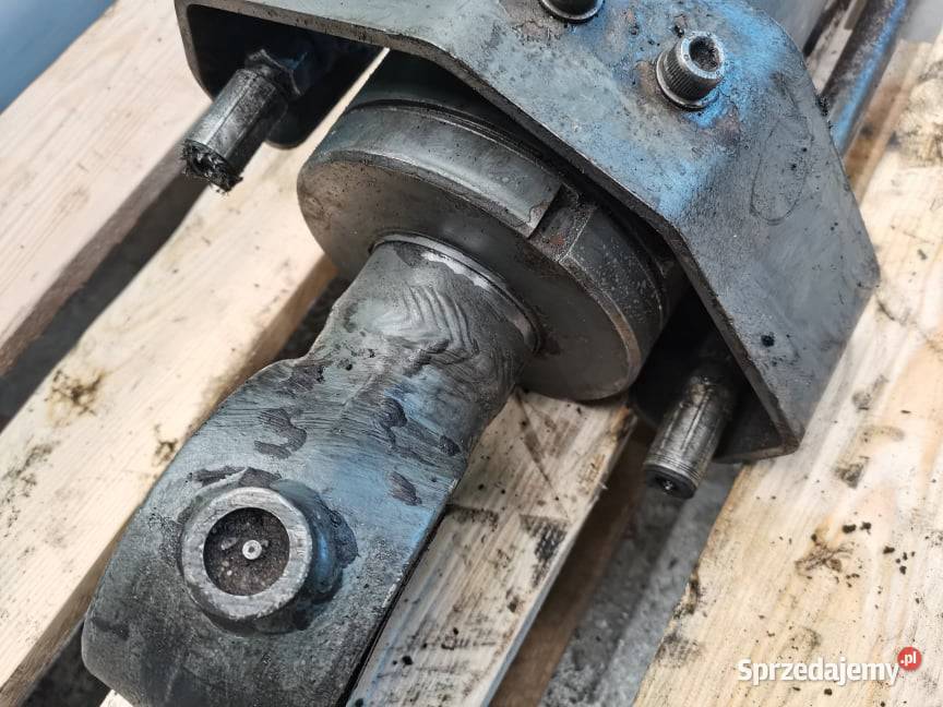 Neuson 6002 Siłownik pługa sprzedam