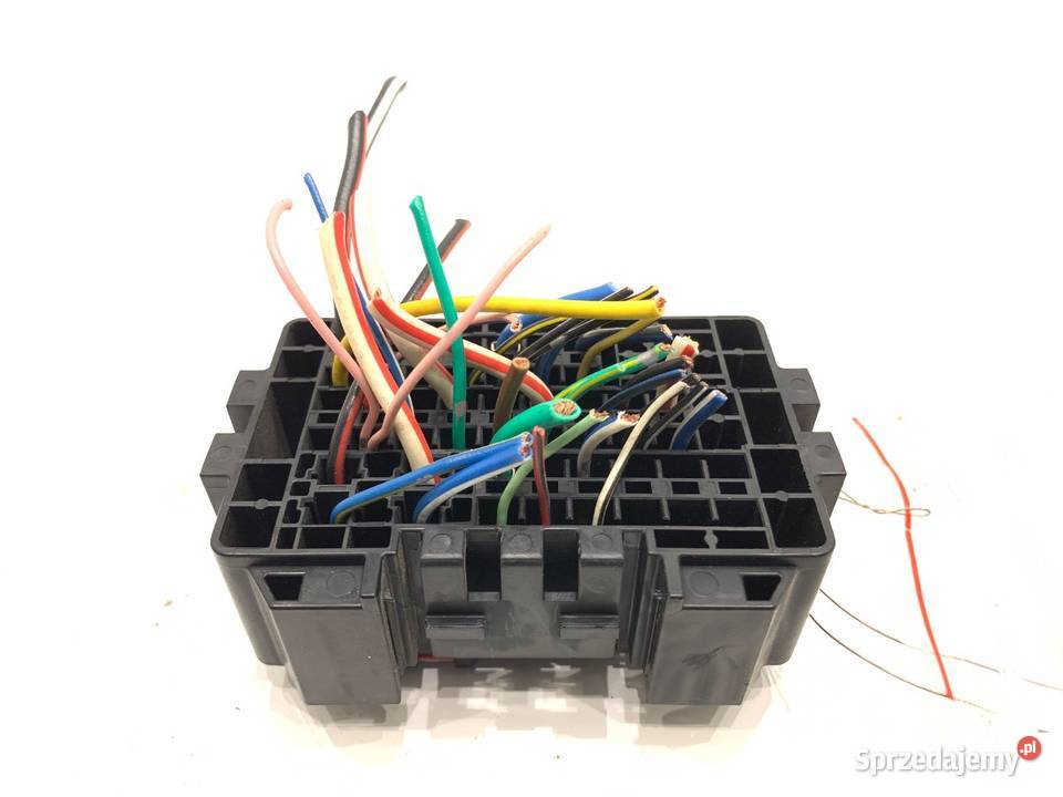 SKRZYNKA BEZPIECZNIKÓW MAZDA CX9 SUV 37 277 Skrzynki bezpieczników sprzedam