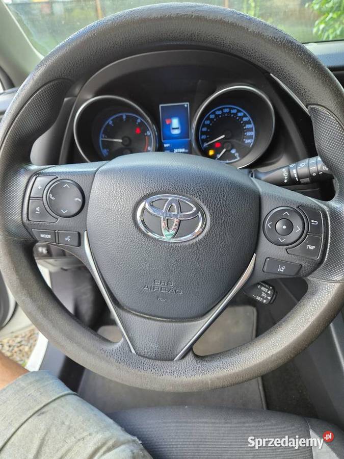 Toyota Auris 14 D4D 90 2018 KOMBI kupiony w polskim salonie Kraków