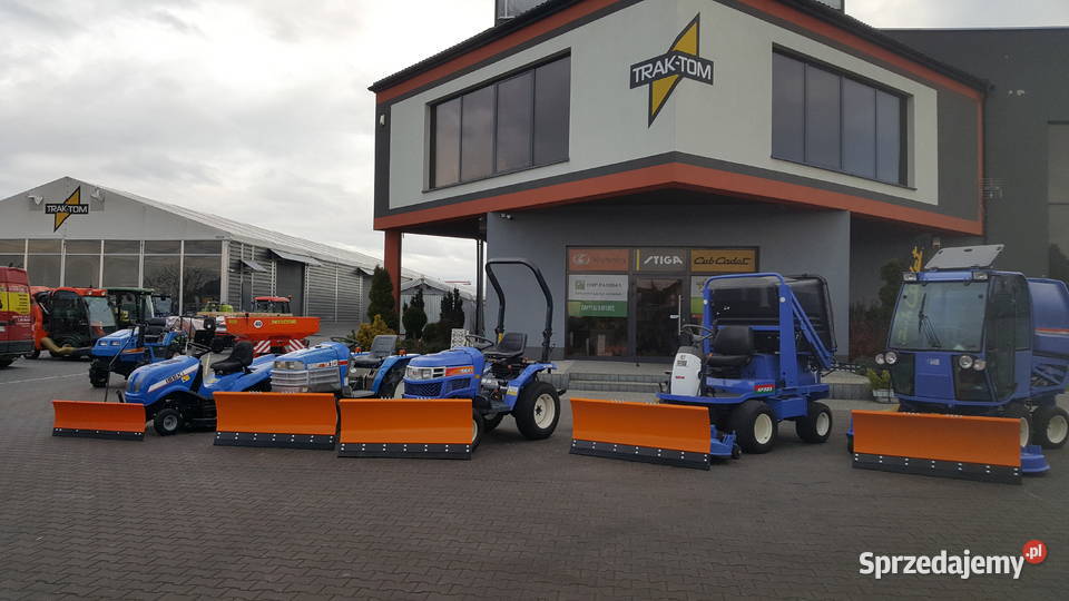 Traktor komunalny z pługiem do odśnieżania Kobiele Wielkie