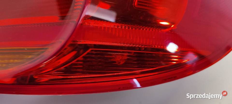 VW TIGUAN 5N0 LAMPA PRAWY TYŁ 2013