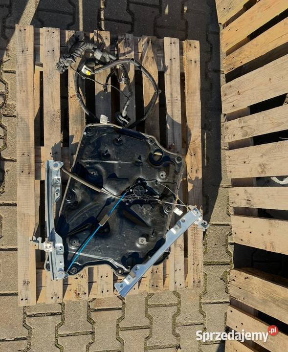 Mechanizm podnośnika szyby prawych przednich Radom