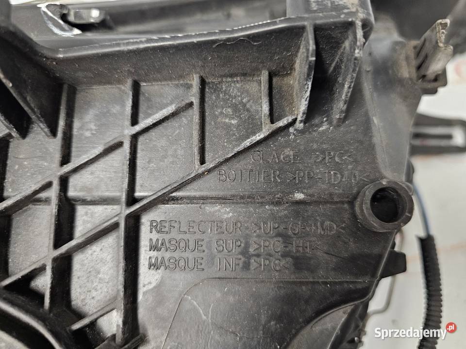 RENAULT MEGANE III 11r lampa lewa przód ANGLIK
