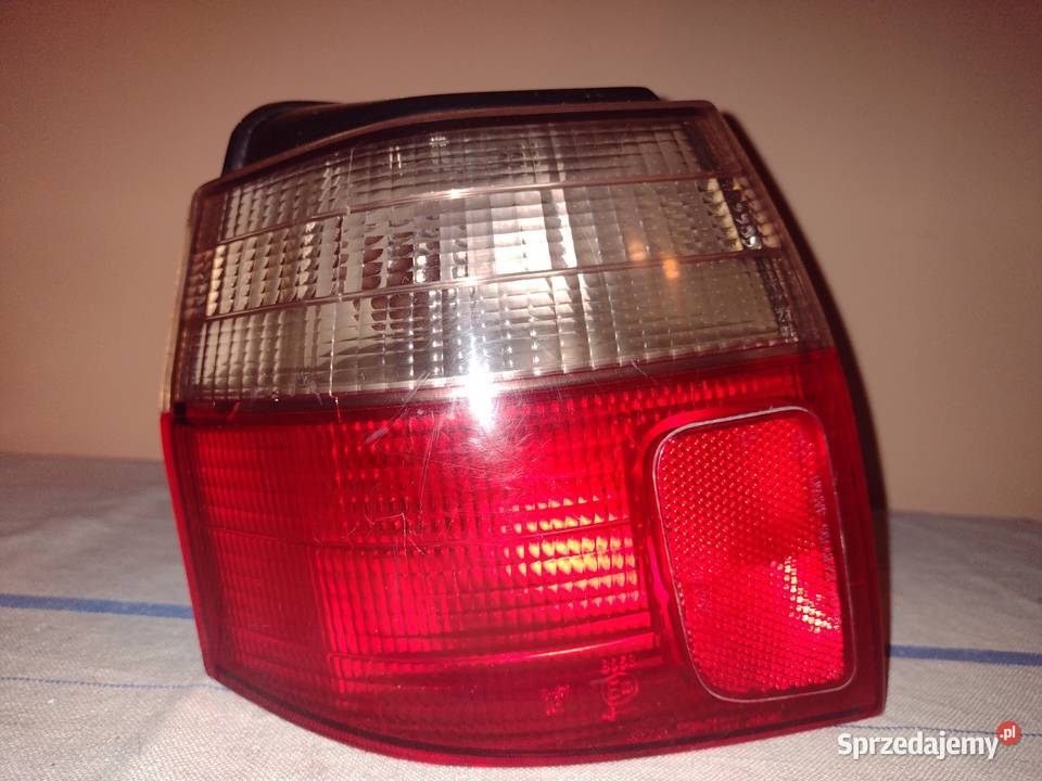 Sprzedam lampa tylna Mitsu Galant kombi 2000
