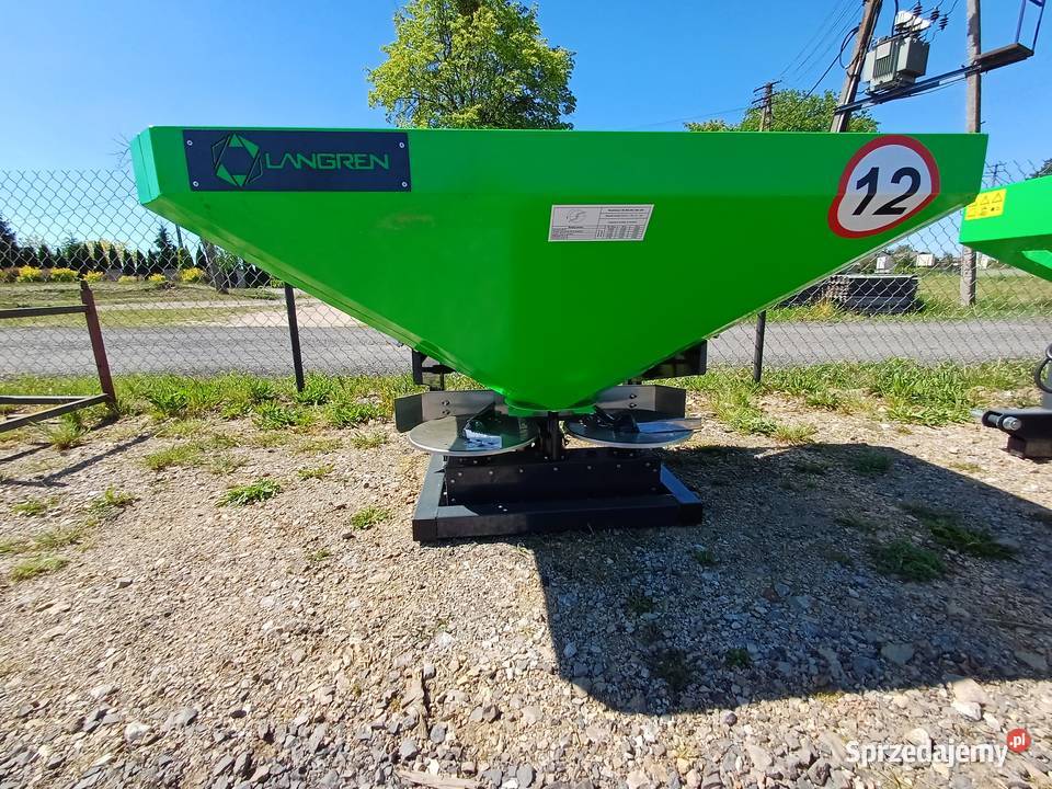 Rozsiewacz Jednozasypowy Dwutarczowy 600 litrów Rolnictwo Rawa Mazowiecka