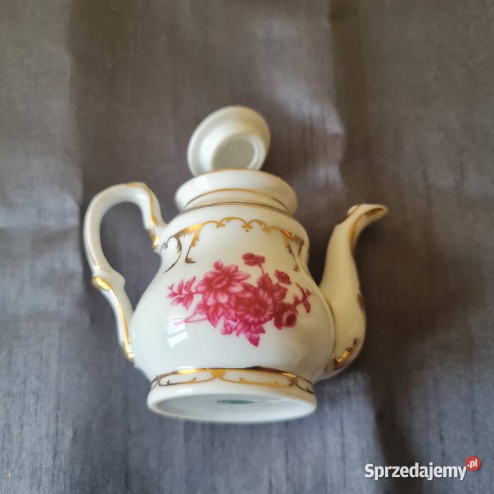 Mały porcelanowy dzbanuszek dekoracyjny