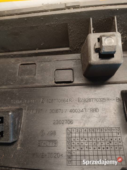 RENAULT CLIO IV HB LISTWA DRZWI TYL PRAWA Listwy i nakładki Skoczów