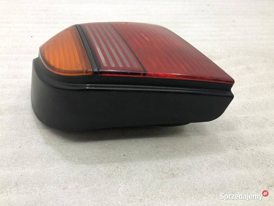 LAMPA PRAWY TYŁ VOLKSWAGEN GOLF III 1H6945257 Oświetlenie
