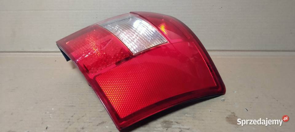AUDI A4 B6 KOMBI 0104 LAMPA TYLNA PRAWA sprzedam