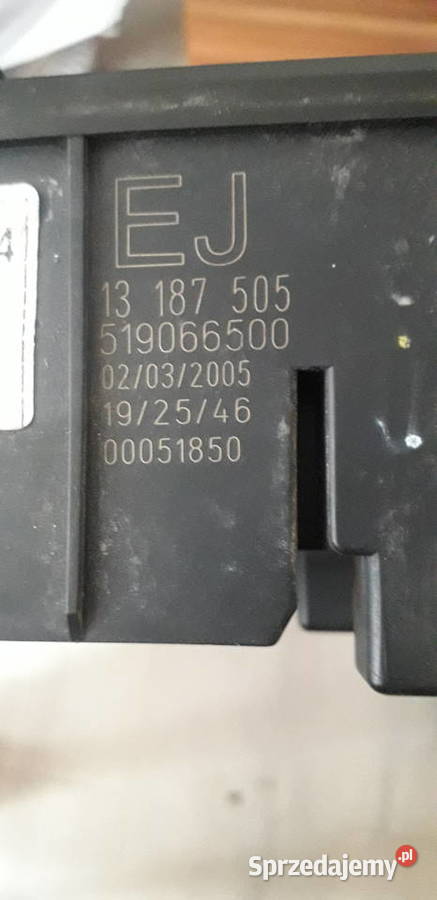 Skrzynka bezpieczniów Opel Vectra C 22 16v 147 Żabno