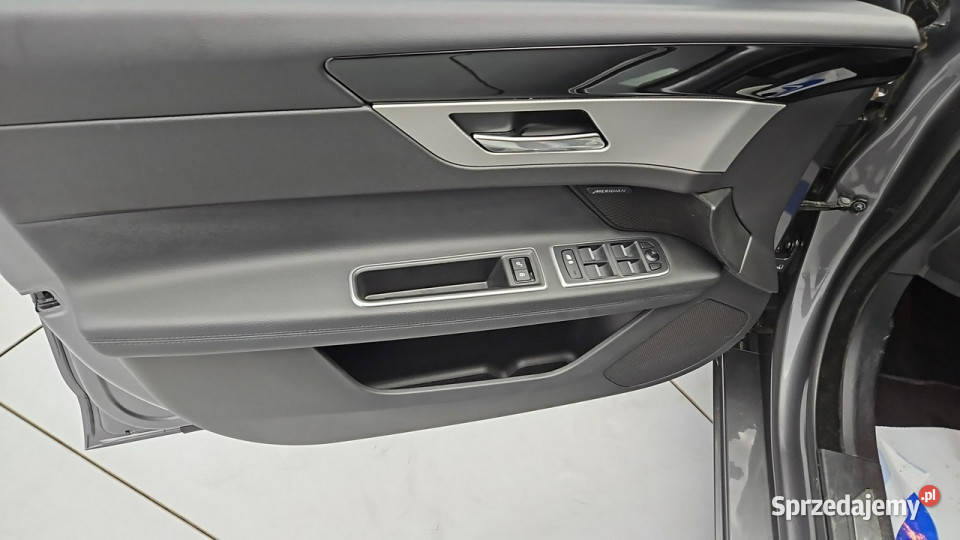 Jaguar XF 20 i4D Prestige aut Z Polskiego Salonu Warszawa