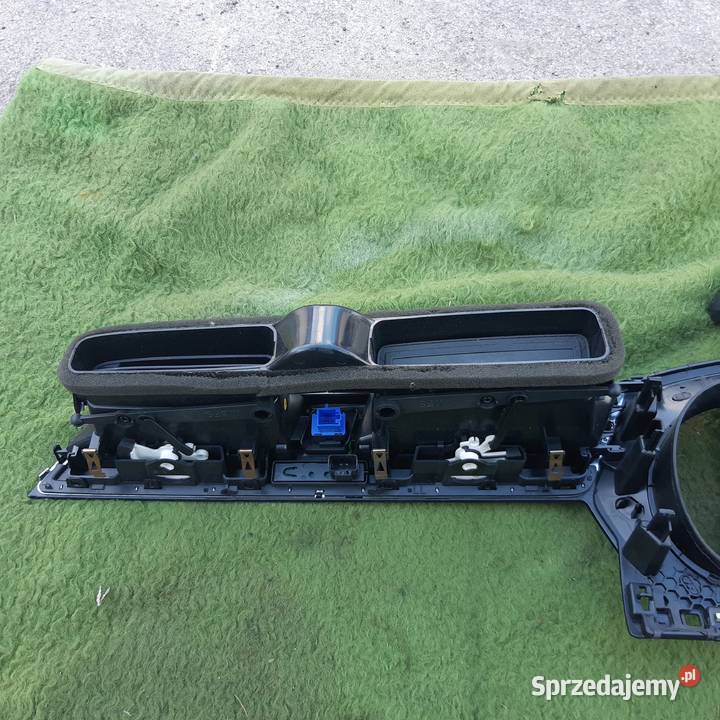 5TB858415A VW Touran III 5T Obudowa kratki