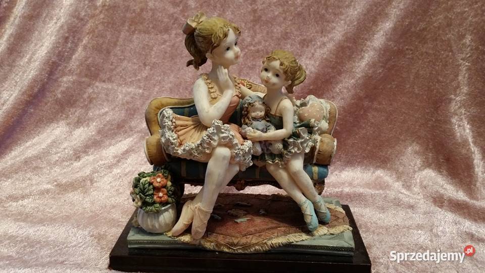 Figurka stara siedząca matka z córką Anglia małopolskie Kraków