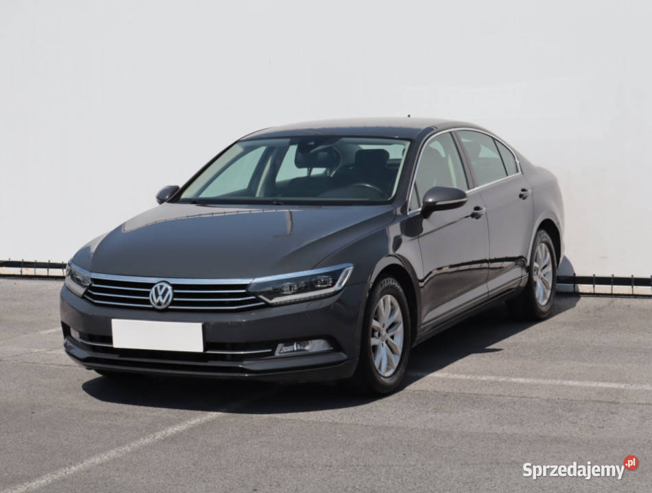 VW Passat 18 TSI asystent pasa ruchu Lublin