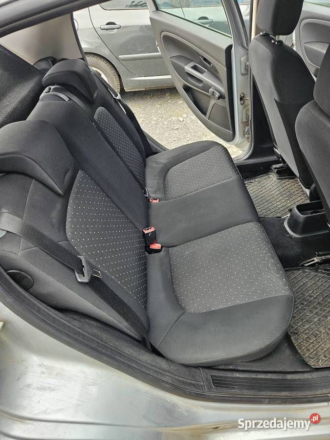 FIAT GRANDE PUNTO 14 BENZYNA 2008 9 300 Bolesławiec