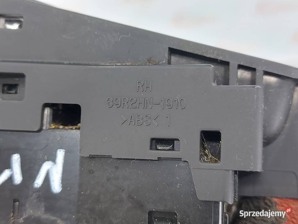 HYUNDAI i40 BLUE 13r przycisk hamulca ręcznego