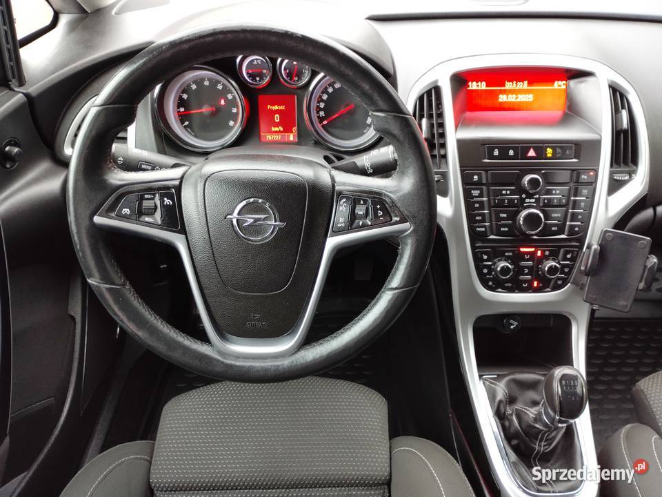 Opel Astra J 2011r 16i 116 BEZWYPADKOWA z