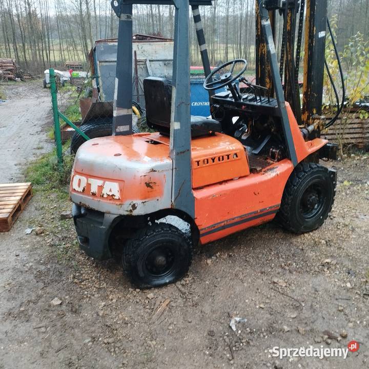 Wozek widlowy uszkodzony Toyota diesel Boronów
