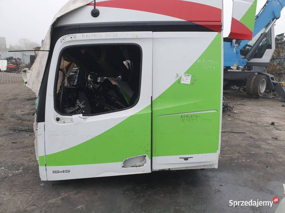 ĆWIARTKA LEWA TYŁ KABINY MERCEDES ACTROS 1845 osobowe
