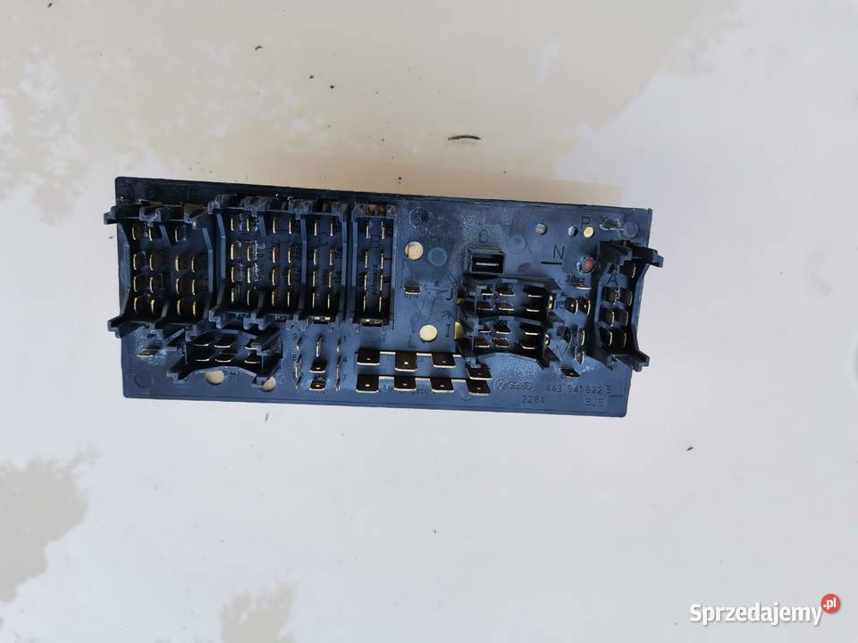Skrzynka bezpieczników Audi 80 B4 cabrio 23 NG śląskie Łaziska Górne